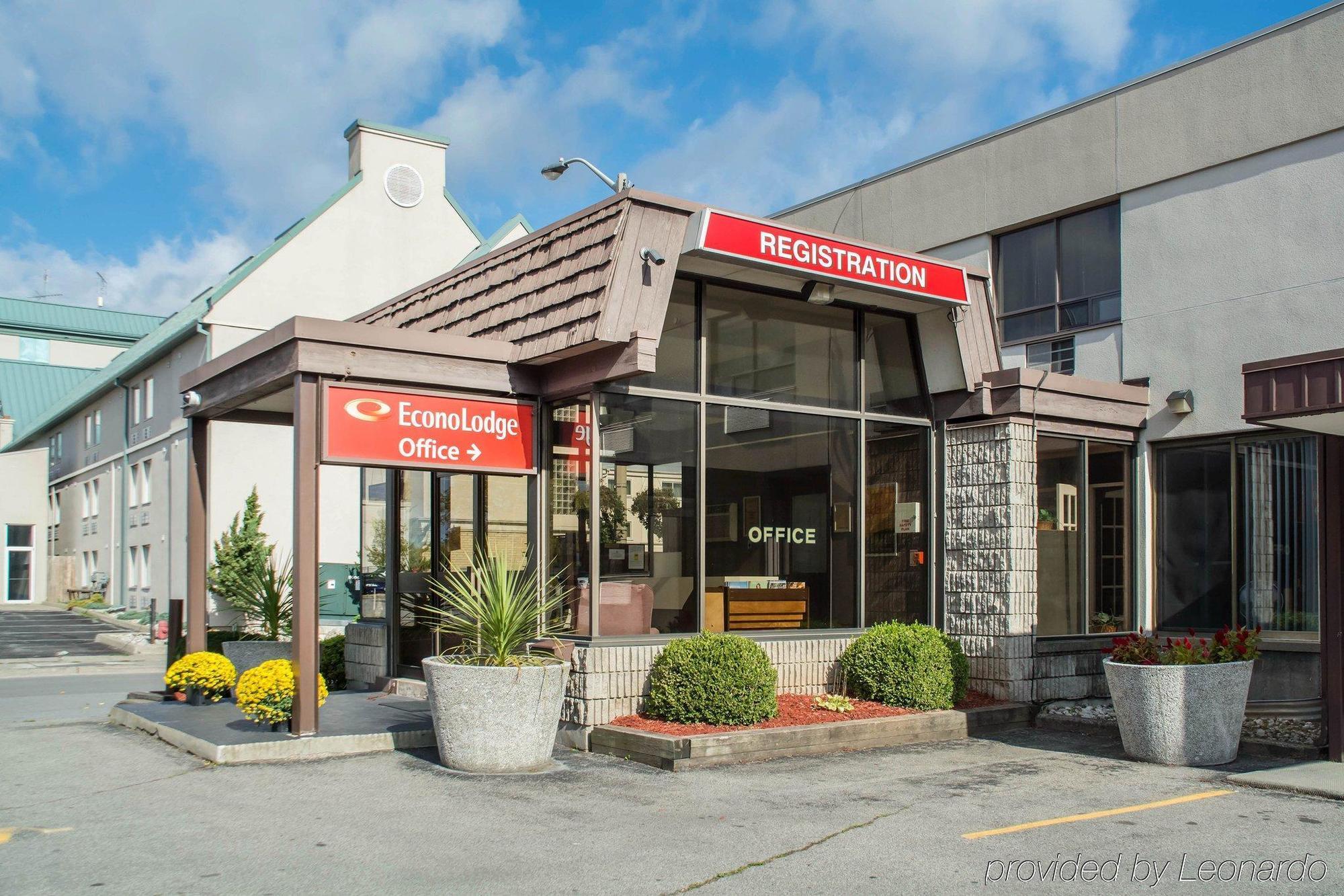 Econo Lodge By The Falls Niagara-Fälle Exterior foto